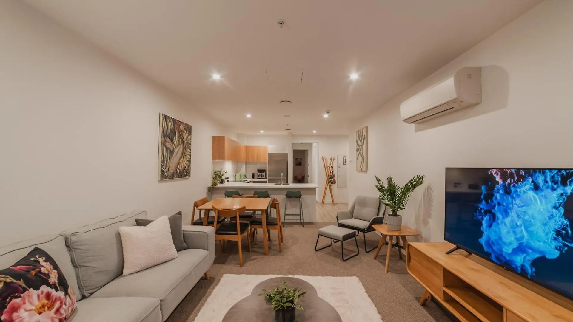 Convenient City Pad - 2Br Laundry Sleeps 5 Крайстчёрч Дом отдыха