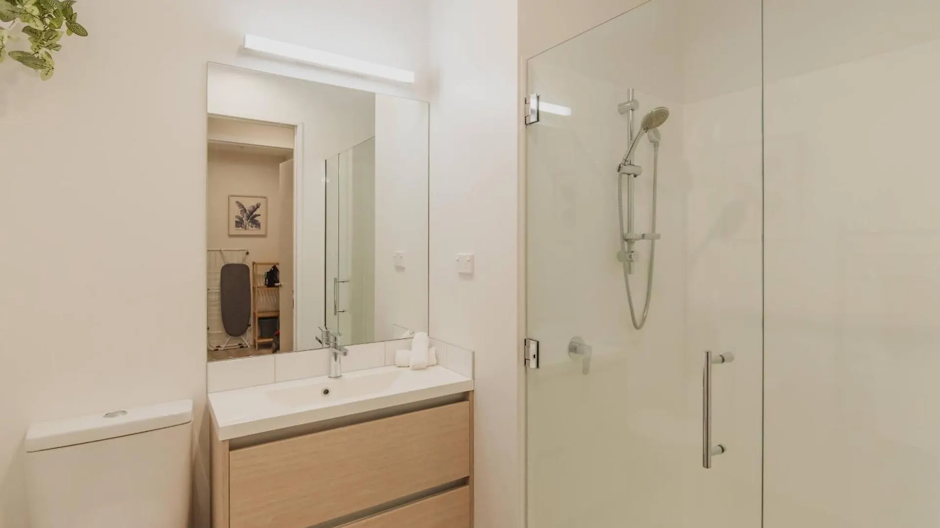 Convenient City Pad - 2Br Laundry Sleeps 5 Крайстчёрч Дом отдыха